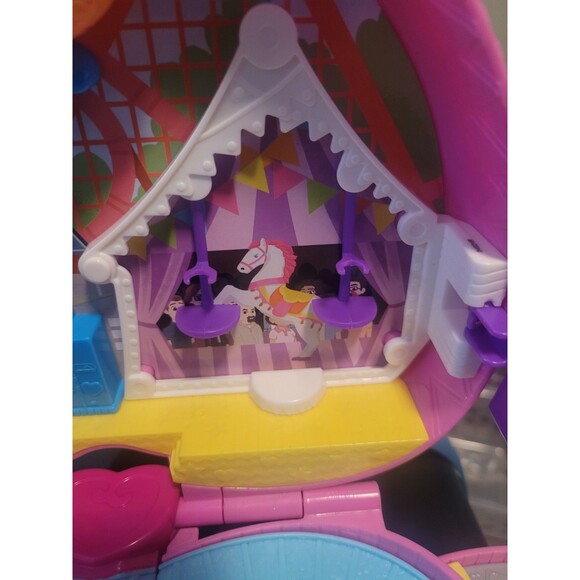 2019 Polly Pocket 2-in-1 Theme Park Crossbody Playset with 4 Dolls/Cars - Picture 11 of 16
